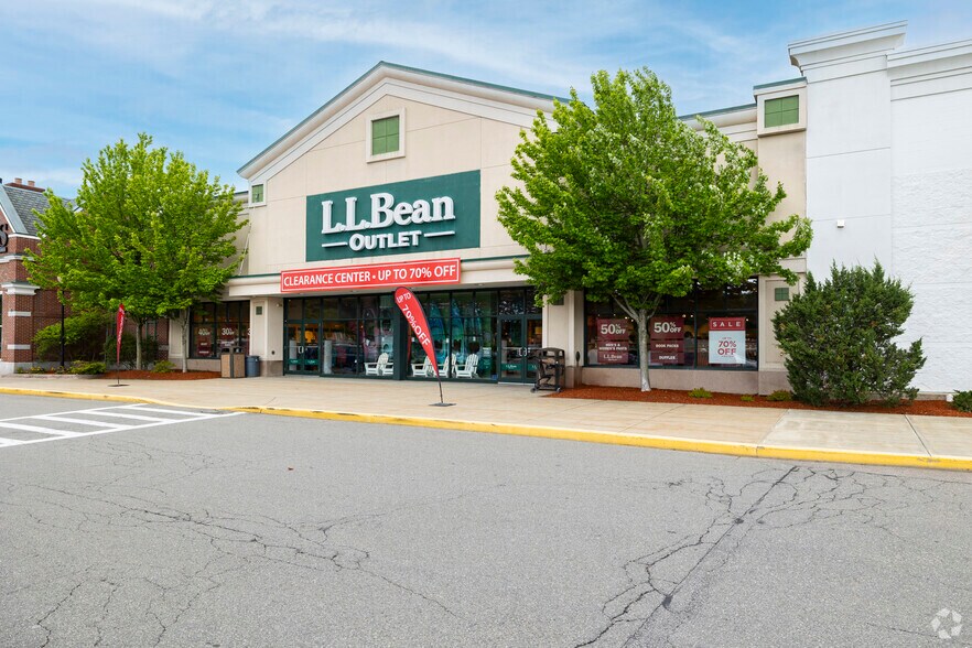 Primary Photo Of 100 Nashua Mall, Nashua Unknown For Lease