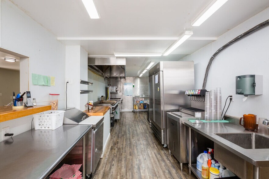 More Photos Of 48 Little Missouri Rd, Jane Restaurant For Sale