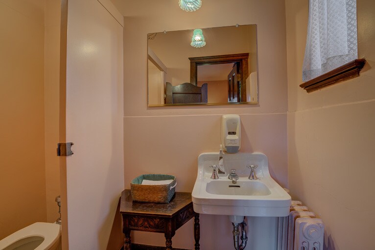 More Photos Of 3464 Central Pky, Cincinnati Funeral Home For Sale