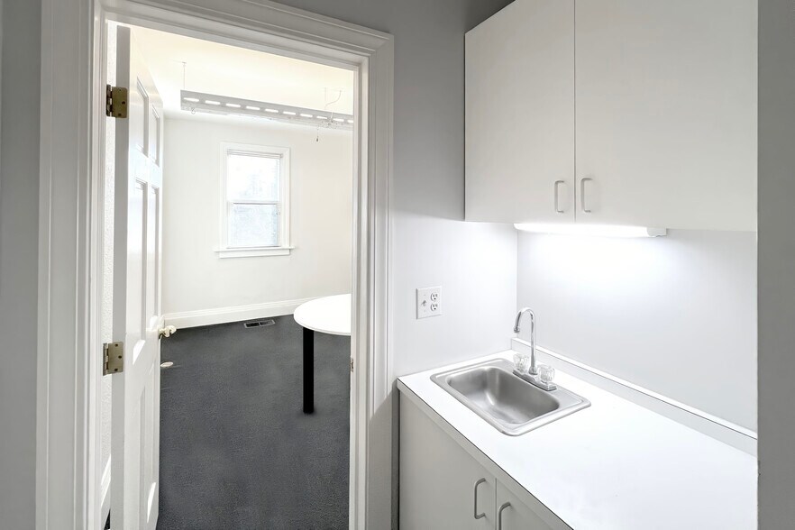 More Photos Of 818 E 19th Ave, Denver Office For Sale