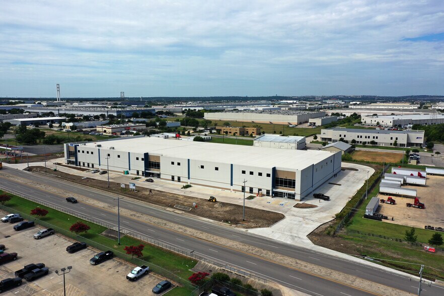 More Photos Of 7023 FM 3009, Schertz Warehouse For Lease