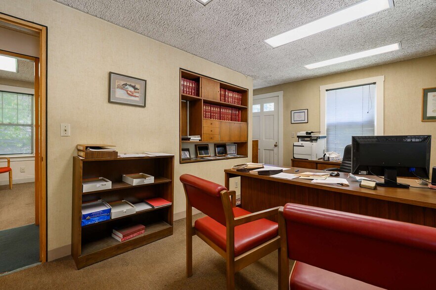 More Photos Of 10 Walker St, Kittery Loft Creative Space For Lease