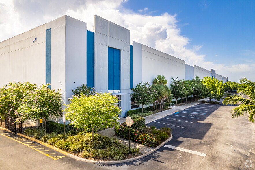 More Photos Of 3501 Burris Rd, Davie Distribution For Lease