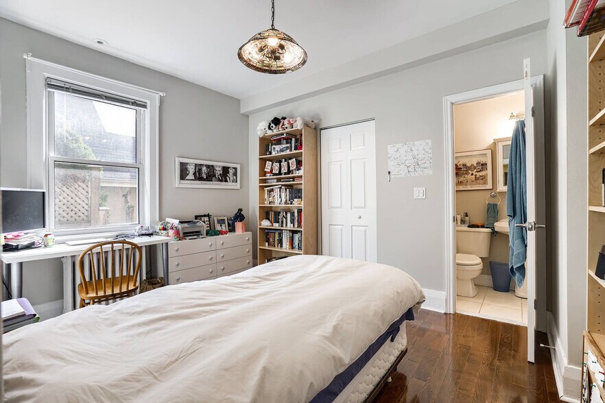 More Photos Of 4 Oriole Gdns, Toronto Apartments For Sale