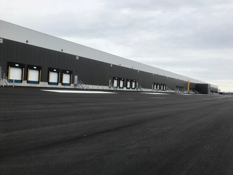 More Photos Of 812 Burton Rd, Vars Warehouse For Lease