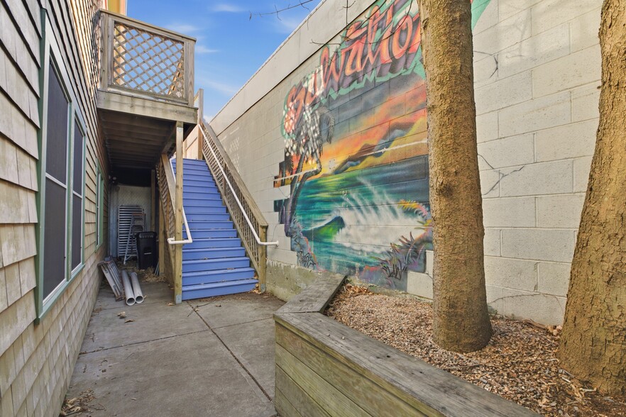 More Photos Of 140 Broadway, Newport Storefront Retail Residential For Lease
