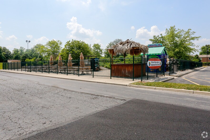 More Photos Of 557-569 S Main St, Englewood Unknown For Lease