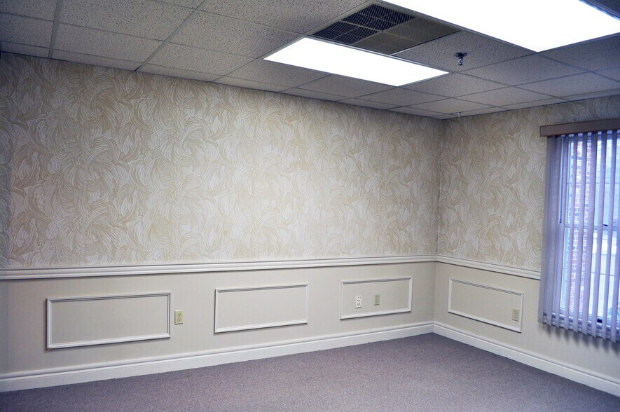 More Photos Of 285 Littleton Rd, Westford Office Residential For Sale