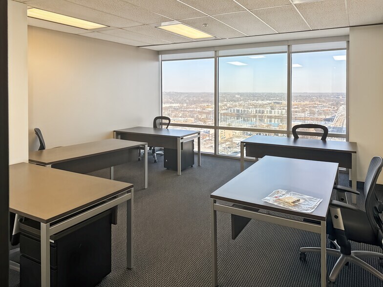 More Photos Of 400 W Capitol Ave, Little Rock Coworking Space