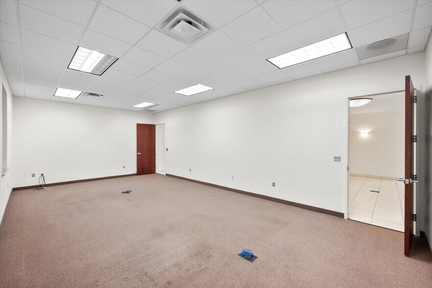 More Photos Of 820 Central Dr, Colleyville Office For Sale