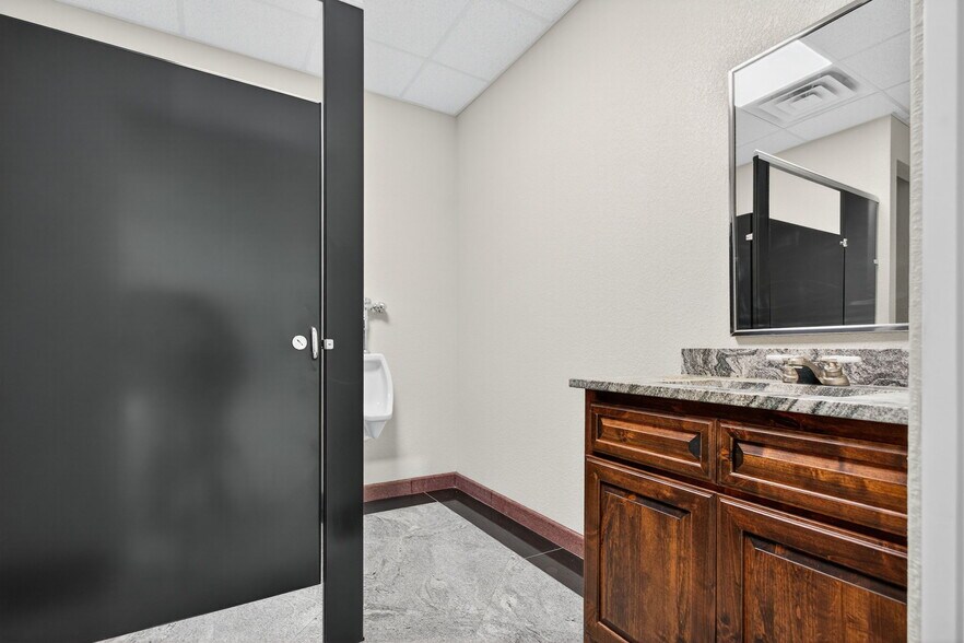 More Photos Of 16680 W Basin St, Odessa Warehouse For Sale