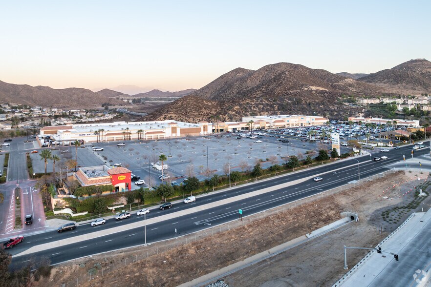 More Photos Of 31700 Grape St, Lake Elsinore Department Store For Lease