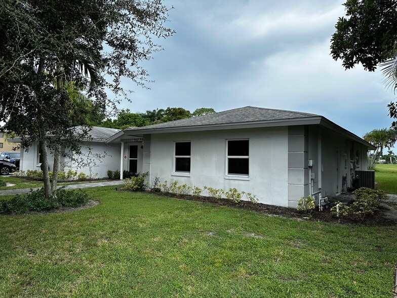 More Photos Of 101-105 Saint Andrews Blvd, Naples Specialty For Sale