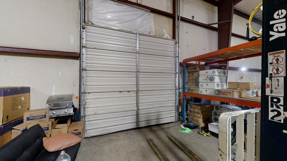More Photos Of 1232 W Sunchase Ct, Fayetteville Warehouse For Lease
