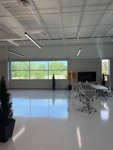 More Photos Of 8200 S 97th St, Cottage Grove Manufacturing For Lease