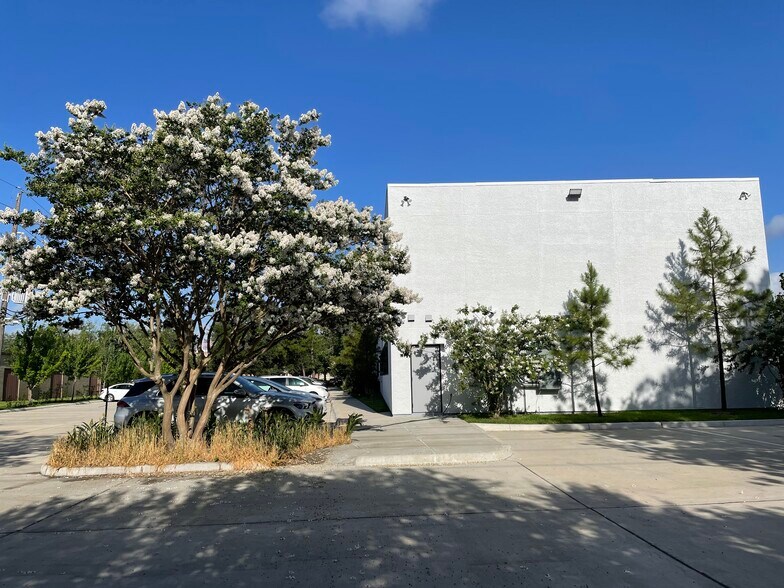 More Photos Of 3707 Westcenter Dr, Houston Office For Lease