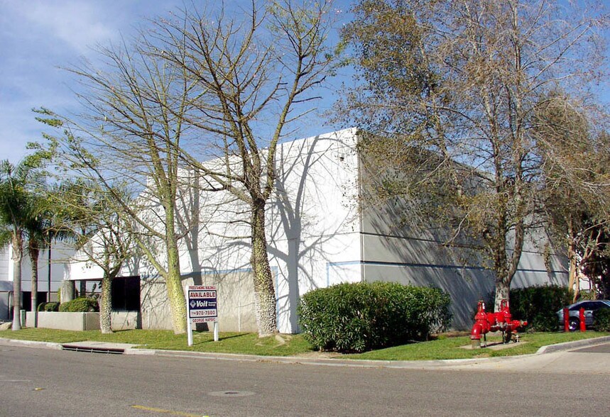 More Photos Of 1585 N Harmony Cir, Anaheim Warehouse For Lease