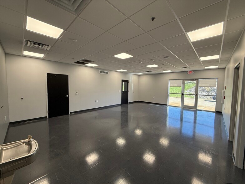 More Photos Of 3530 Marnie Ave, Waterloo Industrial For Sale