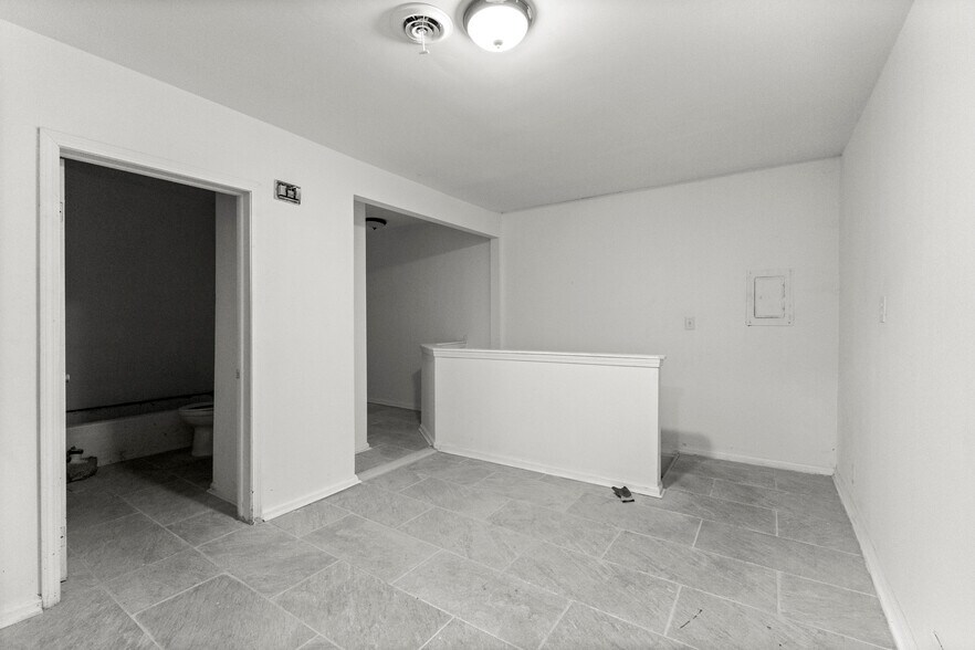 More Photos Of 19420 W Warren Ave, Detroit Auto Dealership For Sale