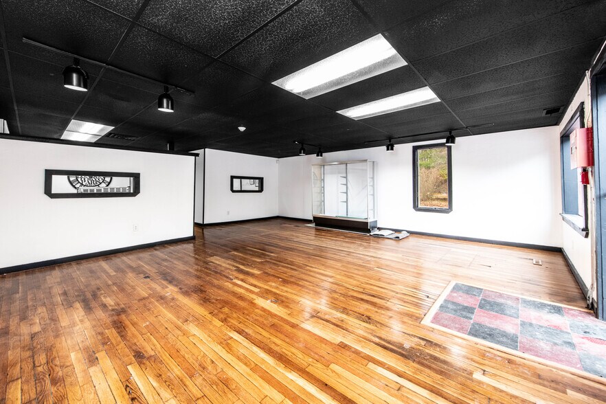 More Photos Of 120 Danielson Pike, Foster Freestanding For Sale