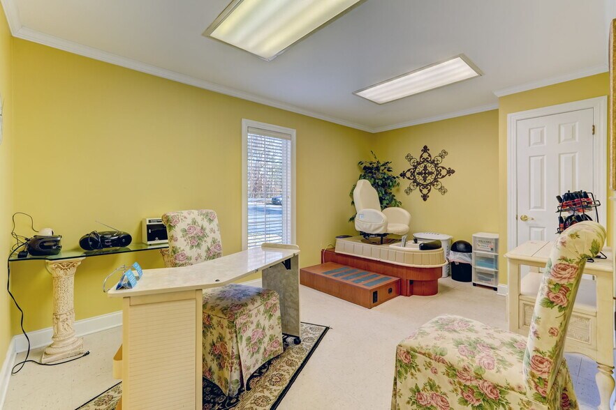 More Photos Of 1418 Freeway Dr, Reidsville Freestanding For Sale