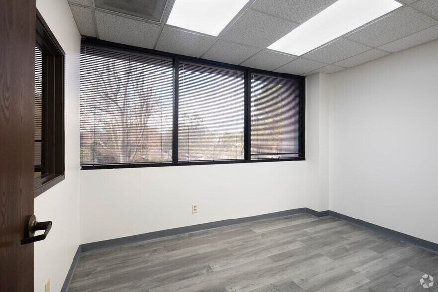 More Photos Of 18952 MacArthur Blvd, Irvine Office For Sale