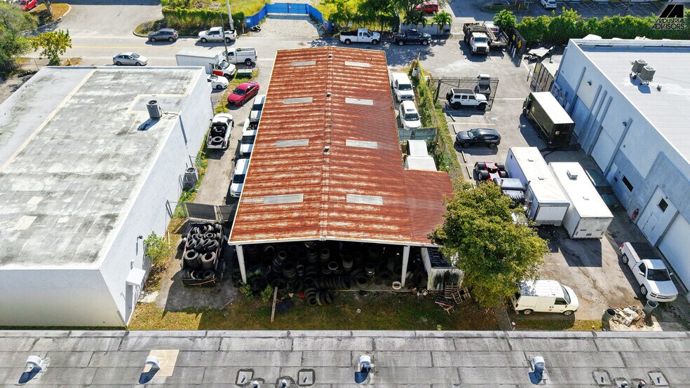 More Photos Of 8115 NW 98th St, Hialeah Manufacturing For Lease