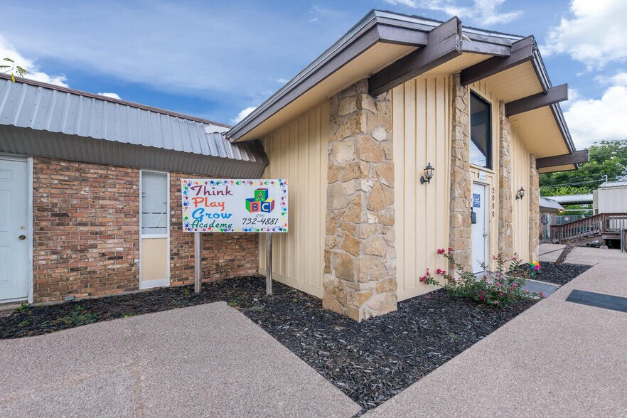 More Photos Of 2000 N 25th St, Waco Daycare Center For Sale