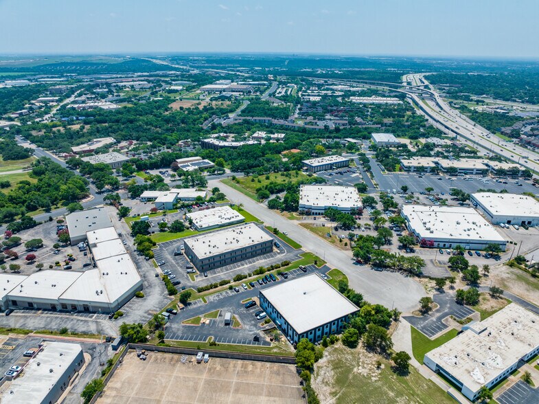 More Photos Of 1606 Headway Cir, Austin Light Manufacturing For Lease
