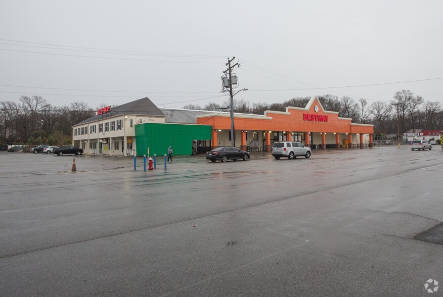 More Photos Of 8457 Richmond Hwy, Alexandria Supermarket For Lease