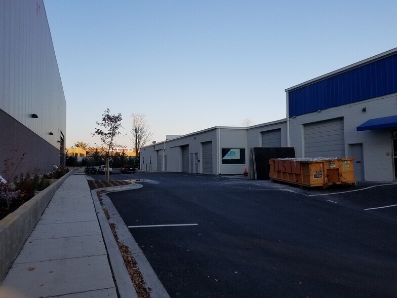 More Photos Of 9101-9105 Gaither Rd, Gaithersburg Warehouse For Lease