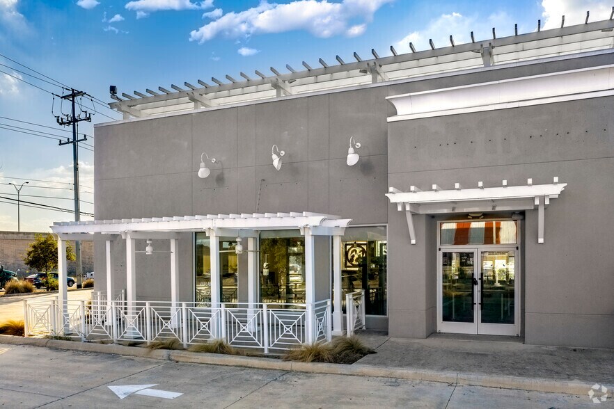 More Photos Of 6819 N Loop 1604 W, San Antonio Restaurant For Lease