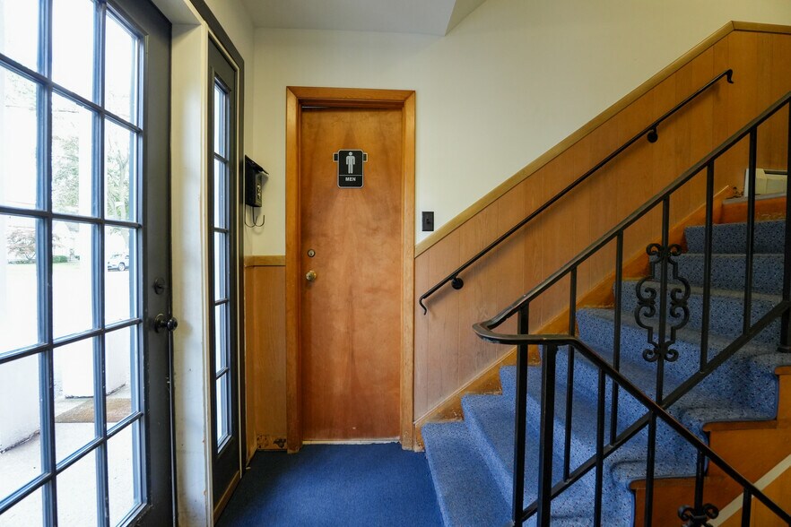 More Photos Of 277 Division St N, North Tonawanda Office For Sale