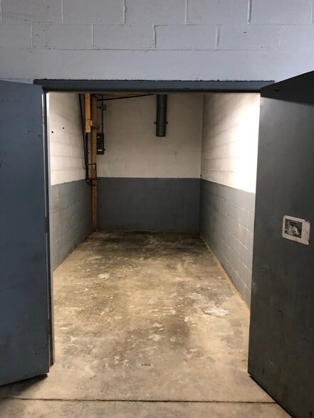 More Photos Of 486 Windsor Park Dr, Dayton Warehouse For Lease