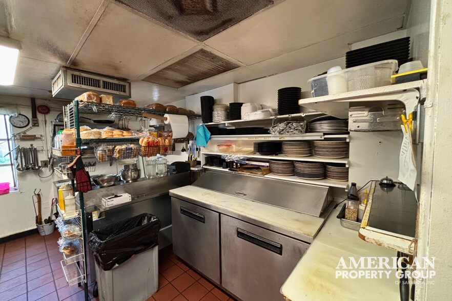 More Photos Of 470 W Dearborn St, Englewood Restaurant For Sale