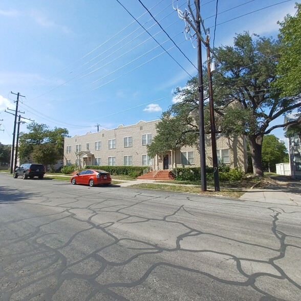More Photos Of 127 W Magnolia Ave, San Antonio Apartments For Sale