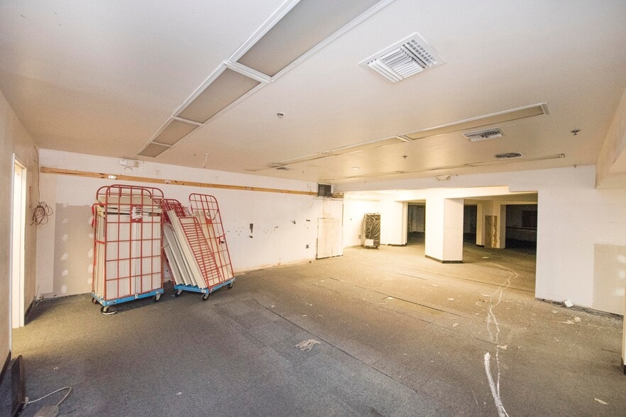 More Photos Of 12 Duval St, Key West Restaurant For Lease