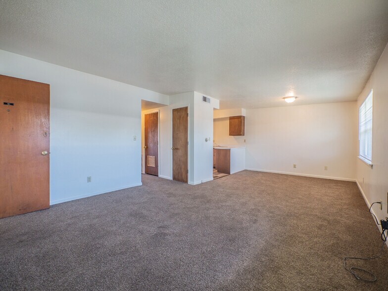More Photos Of 1121 N College Dr, Maryville Apartments For Sale