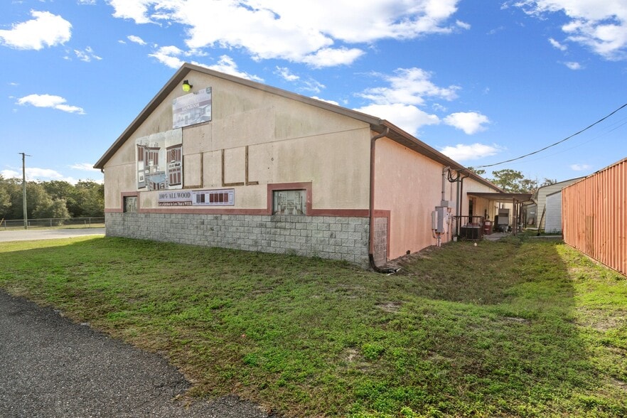 More Photos Of 9926 Denton Ave, Hudson Warehouse For Lease