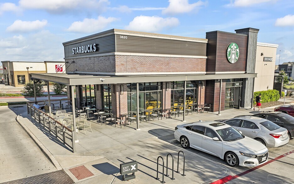More Photos Of 3560 W Camp Wisdom Rd, Dallas Medical For Lease