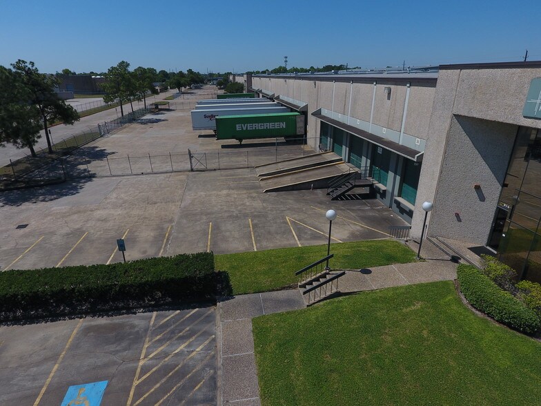 More Photos Of 9500-9540 Clay Rd, Houston Distribution For Lease