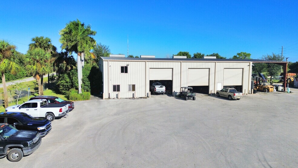 More Photos Of 16751 Old US Highway 41, Fort Myers Warehouse For Lease