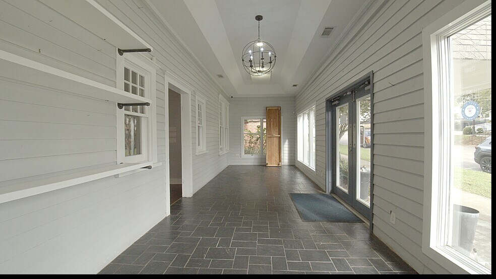 More Photos Of 5603 Main St, Flowery Branch Restaurant For Lease