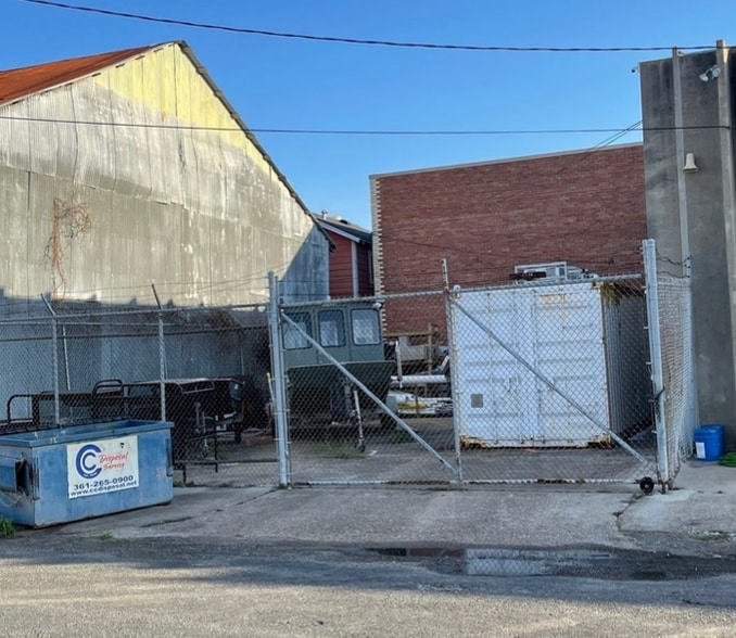 More Photos Of 523 N Fitzgerald, Corpus Christi Warehouse For Lease