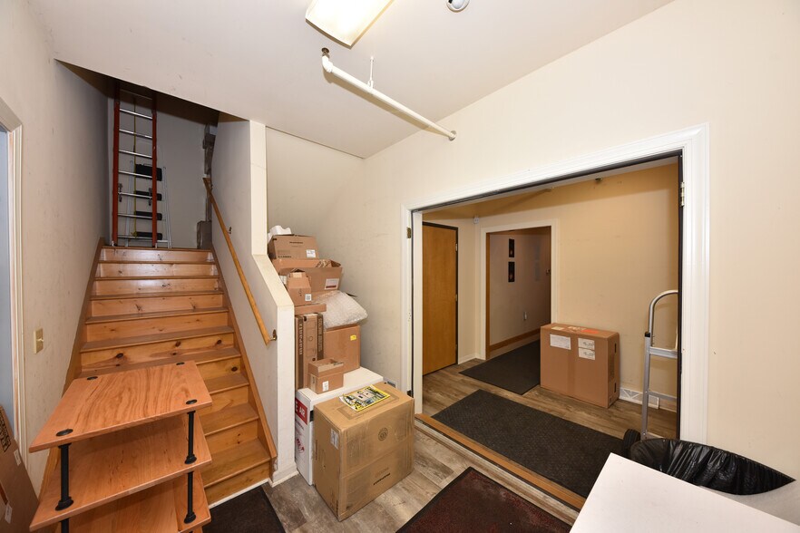 More Photos Of 8766 N Deerwood Dr, Milwaukee Freestanding For Sale