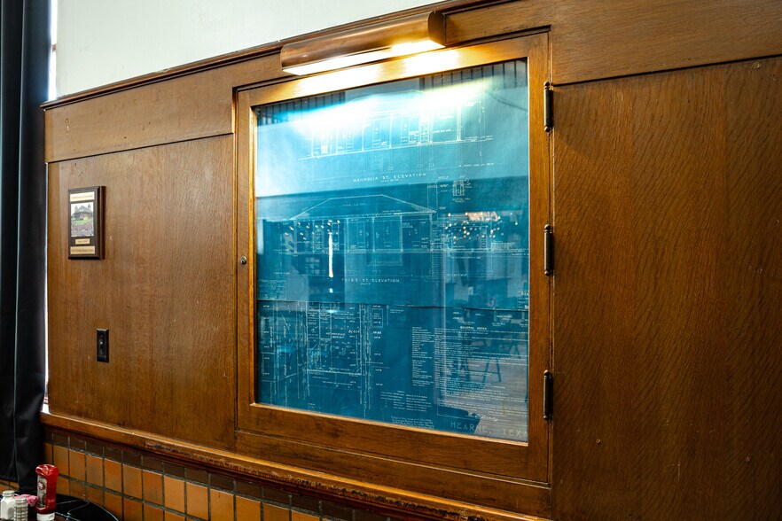 More Photos Of 302 S Magnolia St, Hearne Restaurant For Sale