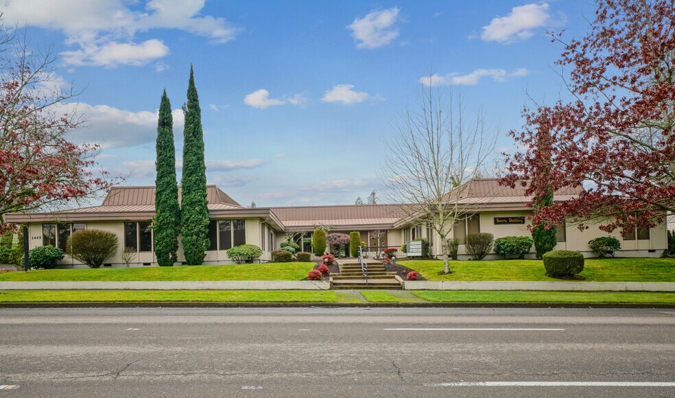 More Photos Of 1431-1449 Liberty St, Salem Office For Lease