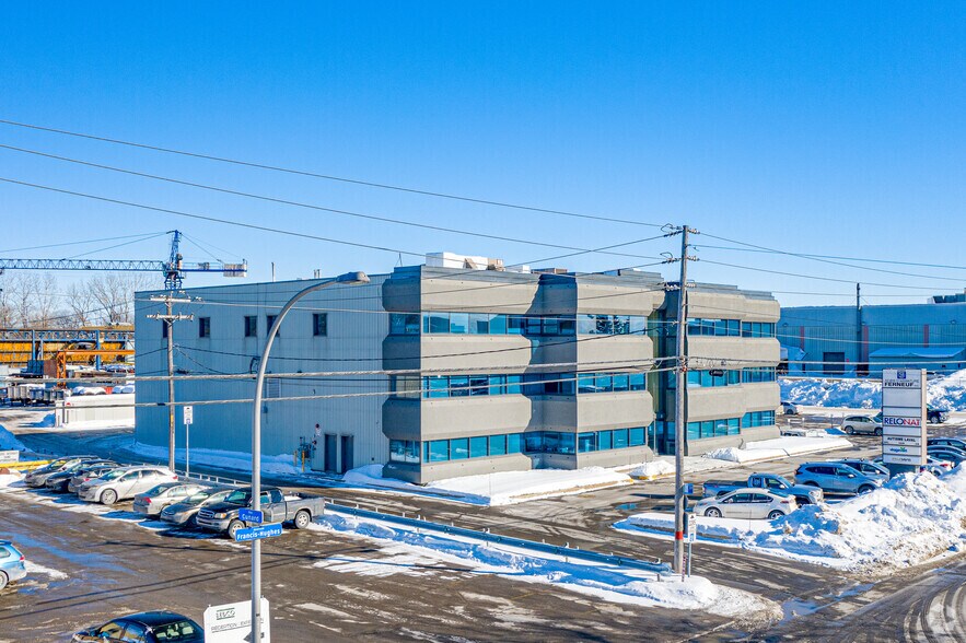 More Photos Of 2285 Av Francis-Hughes, Laval Flex For Lease