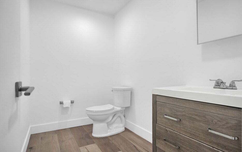 More Photos Of 7311 NW 12th St, Doral Light Distribution For Sale