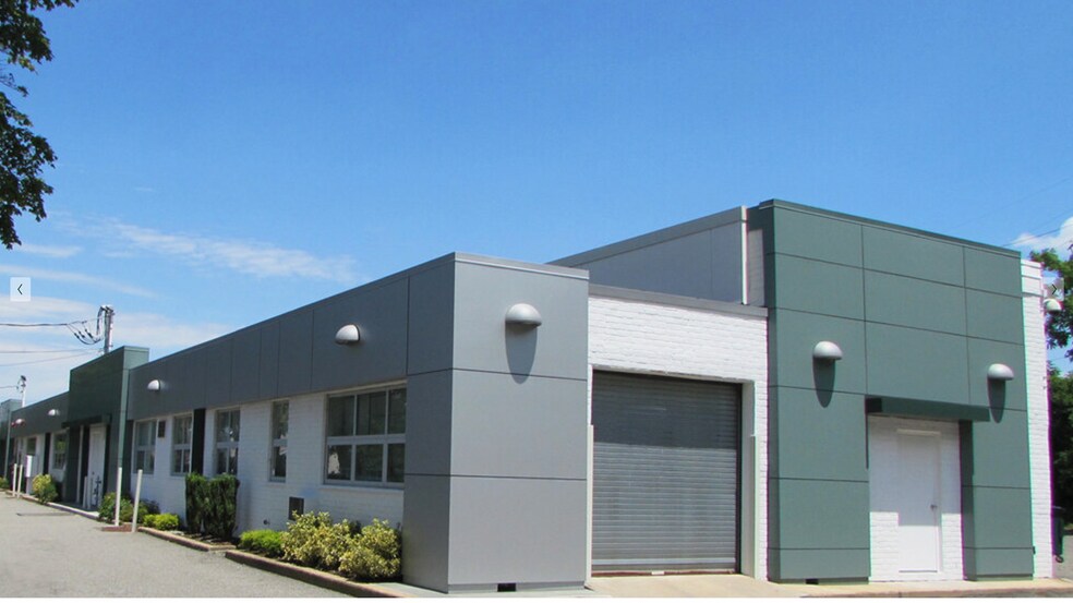 More Photos Of 201-223 Park Ave, Hicksville Warehouse For Lease